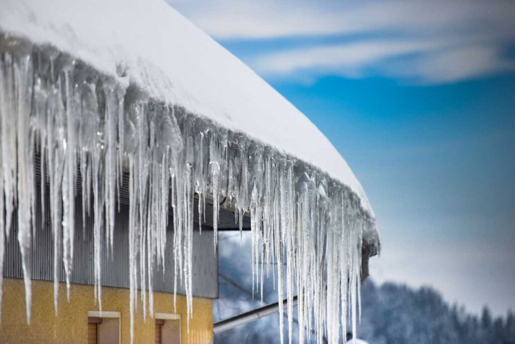 ICE DAM REPAIR NEAR ME ON A HOUSE